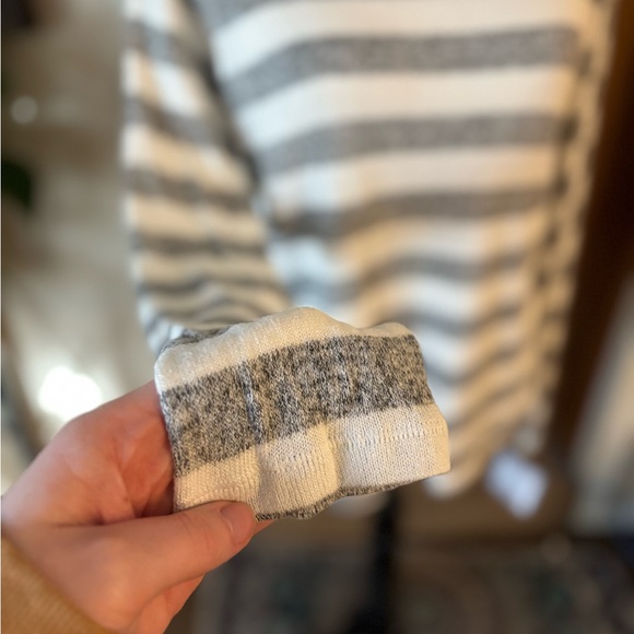 Women’s long sleeve striped shirt, size medium. - Picture 3 of 11